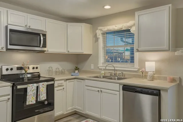 7924 County Road 128 Floresville, TX 78114