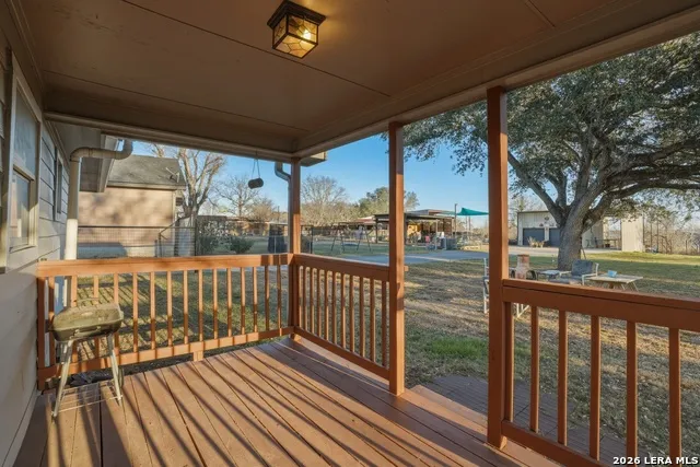 7924 County Road 128 Floresville, TX 78114