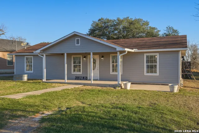 7924 County Road 128 Floresville, TX 78114