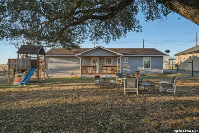 7924 County Road 128 Floresville, TX 78114