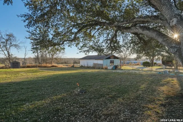 7924 County Road 128 Floresville, TX 78114