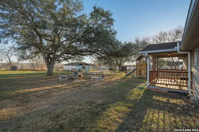 7924 County Road 128 Floresville, TX 78114
