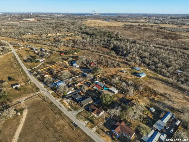 7924 County Road 128 Floresville, TX 78114