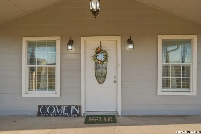 7924 County Road 128 Floresville, TX 78114