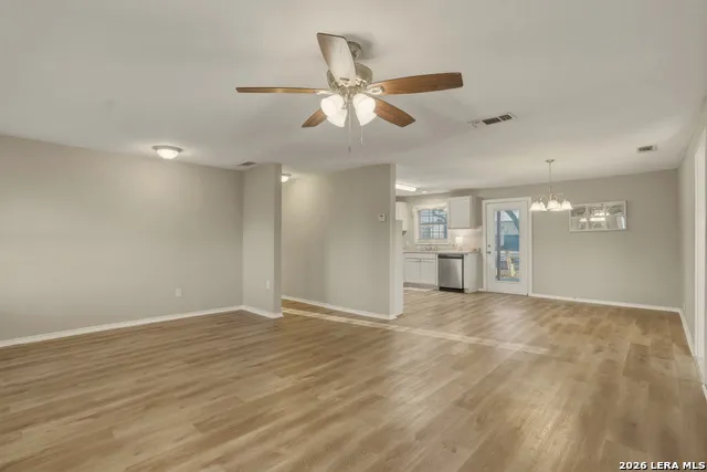 7924 County Road 128 Floresville, TX 78114