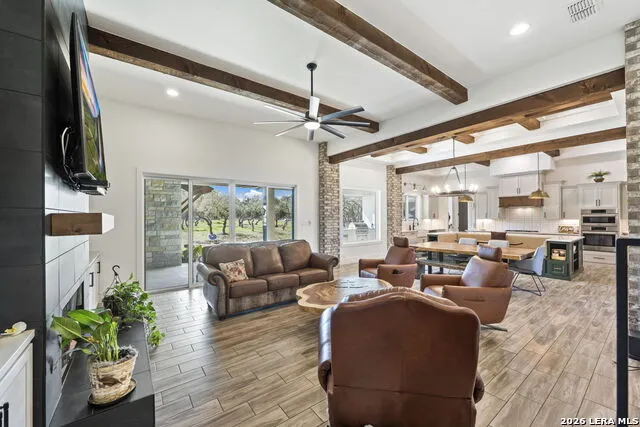 979 Belle Oaks Bulverde, TX 78163