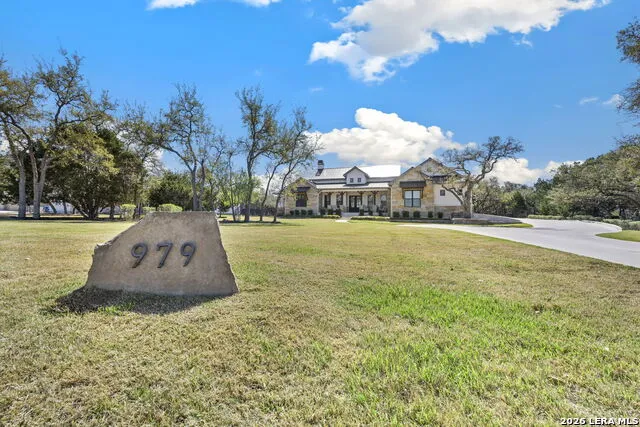 979 Belle Oaks Bulverde, TX 78163