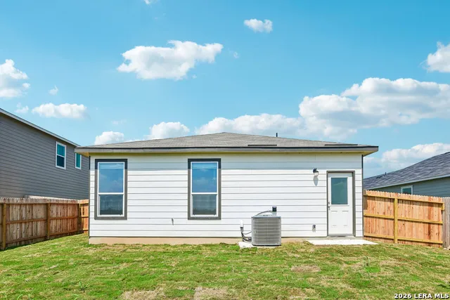 4125 WOODSIDE DR Seguin, TX 78155