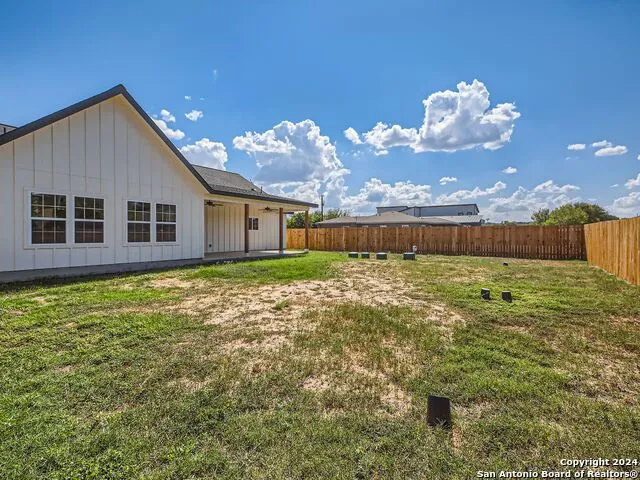 8501 UTOPIA BLVD Selma, TX 78154