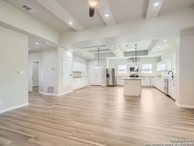 8501 UTOPIA BLVD Selma, TX 78154