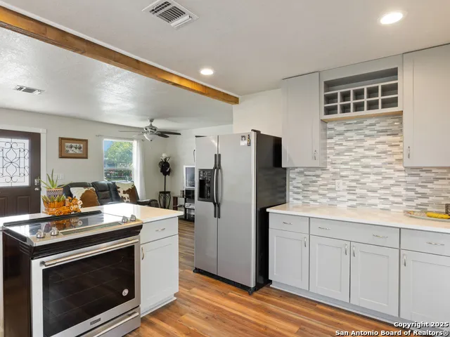 505 Avenue E Poteet, TX 78065