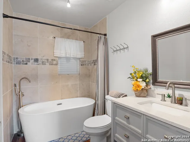 505 Avenue E Poteet, TX 78065