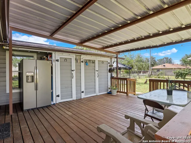 505 Avenue E Poteet, TX 78065