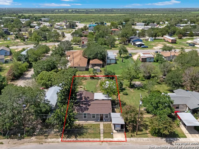 505 Avenue E Poteet, TX 78065