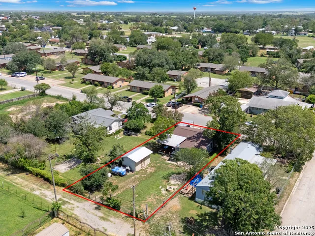 505 Avenue E Poteet, TX 78065