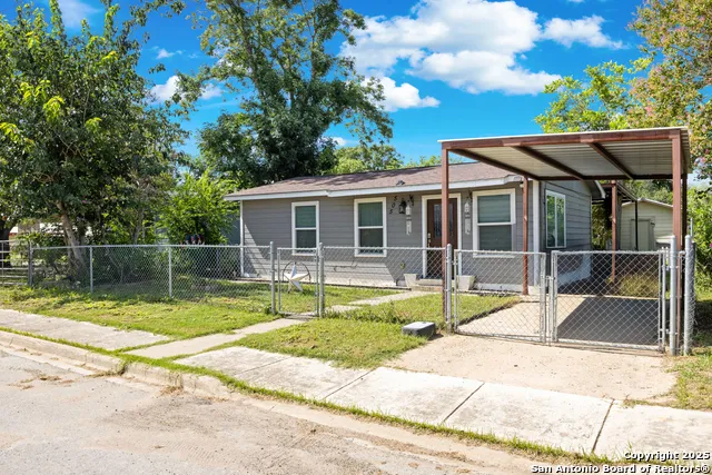 505 Avenue E Poteet, TX 78065