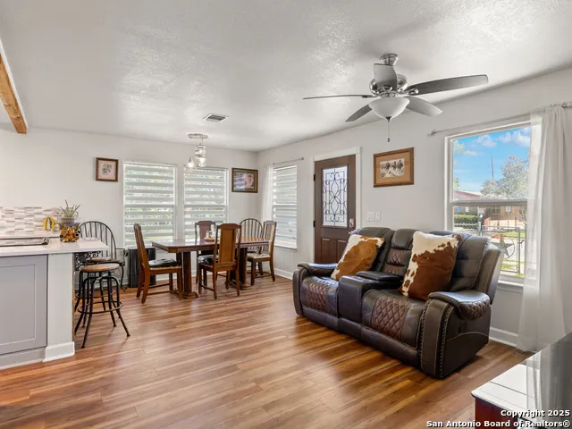 505 Avenue E Poteet, TX 78065