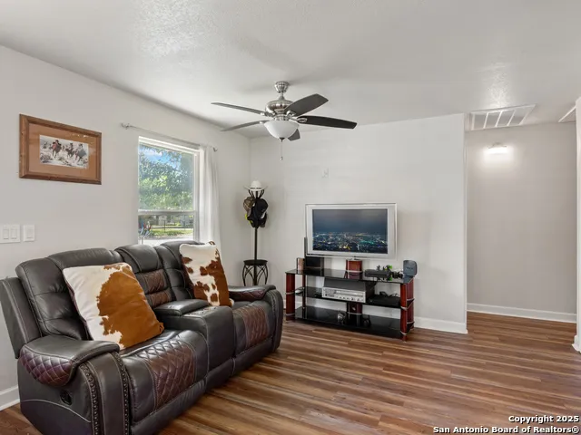 505 Avenue E Poteet, TX 78065