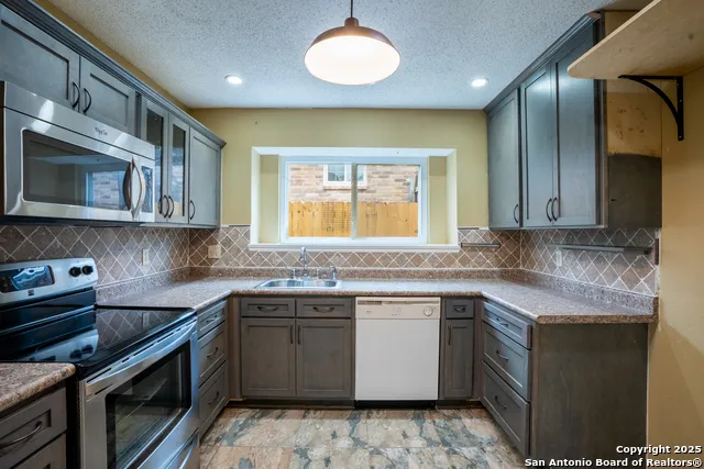 7813 Forest Briar Live Oak, TX 78233