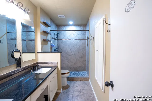 7813 Forest Briar Live Oak, TX 78233