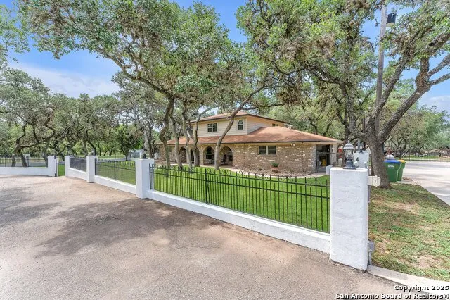 11650 Sunset Ranch Helotes, TX 78023