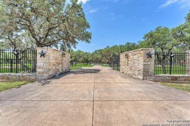 11650 Sunset Ranch Helotes, TX 78023