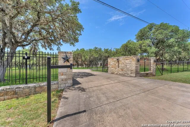 11650 Sunset Ranch Helotes, TX 78023