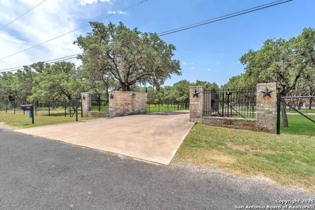11650 Sunset Ranch Helotes, TX 78023