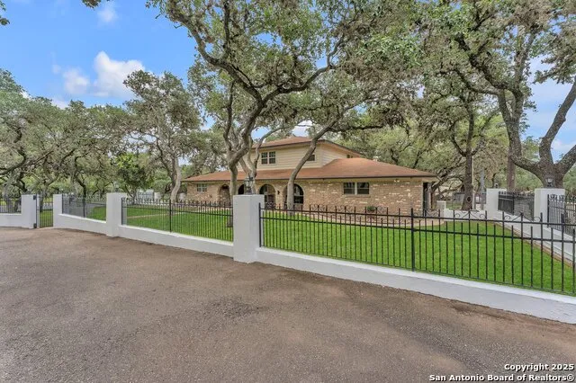 11650 Sunset Ranch Helotes, TX 78023