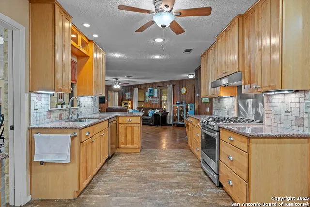 102 Zornia Castle Hills, TX 78213