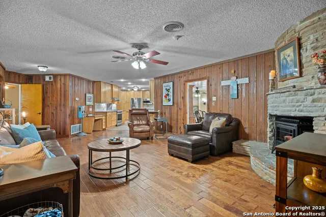 102 Zornia Castle Hills, TX 78213