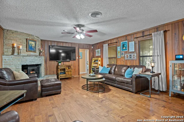 102 Zornia Castle Hills, TX 78213