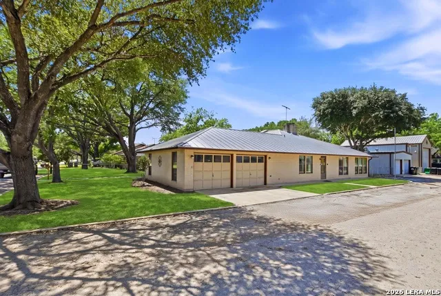 901 Gentilz Castroville, TX 78009