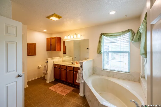 1277 County Road 138 Floresville, TX 78114