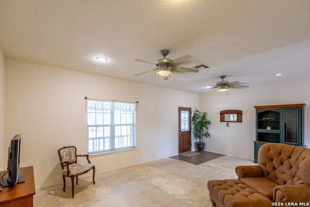 1277 County Road 138 Floresville, TX 78114