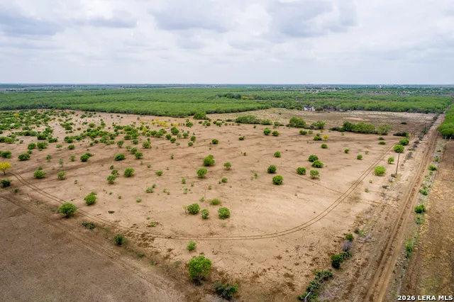 1277 County Road 138 Floresville, TX 78114