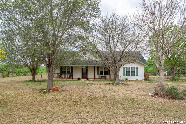 1277 County Road 138 Floresville, TX 78114