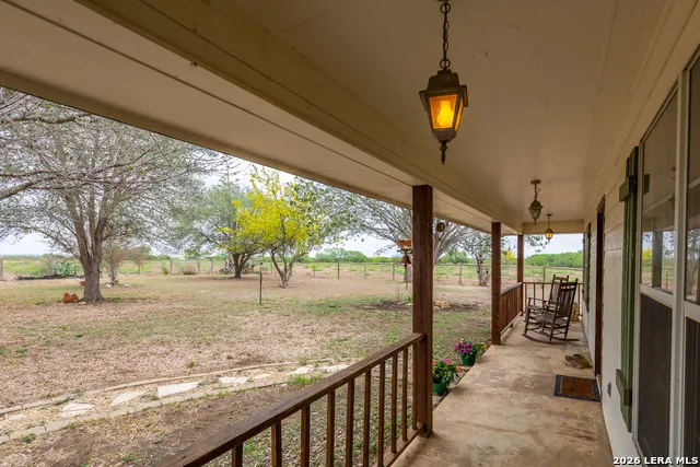 1277 County Road 138 Floresville, TX 78114