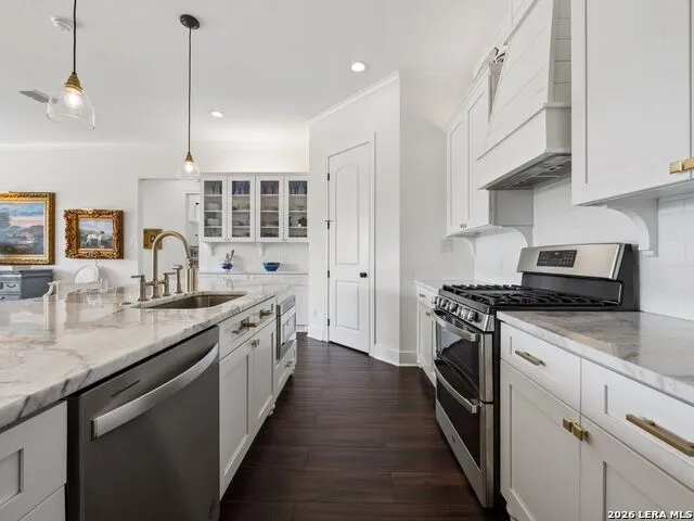109 Serapia Garza Blanco, TX 78606