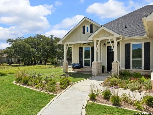 109 Serapia Garza Blanco, TX 78606