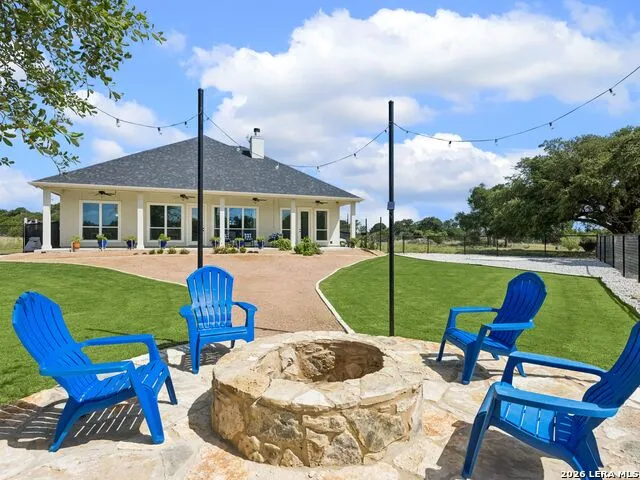 109 Serapia Garza Blanco, TX 78606