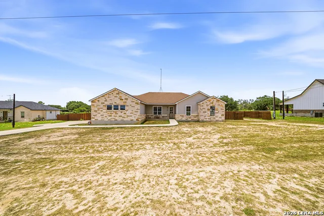 55 LOG CABIN WAY Poteet, TX 78065