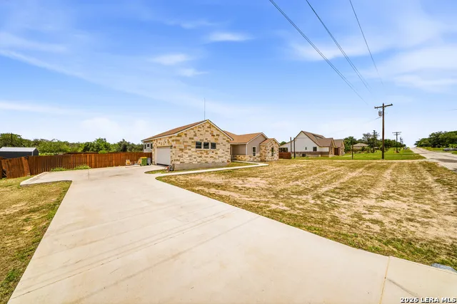 55 LOG CABIN WAY Poteet, TX 78065