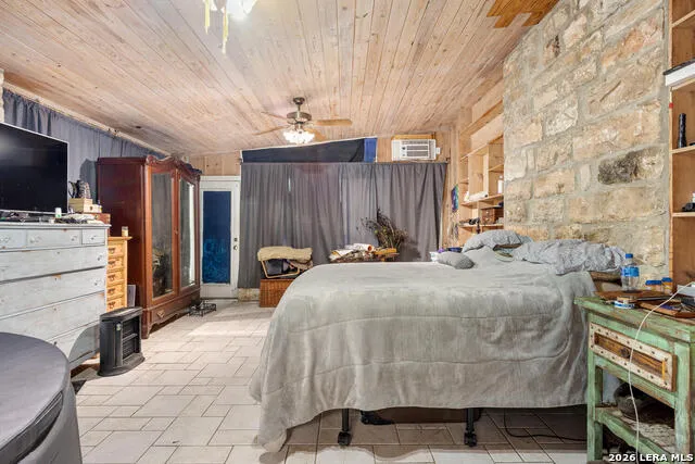 308 Hackberry St Junction, TX 76849