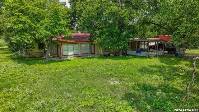 308 Hackberry St Junction, TX 76849