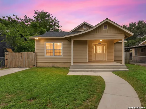 1030 W WINNIPEG AVE