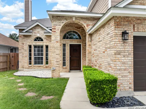 2110 REDWOODS CRST