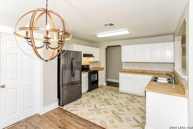 8039 SILVER GRV San Antonio, TX 78254