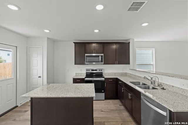 454 WHITE HERON WAY Marion, TX 78124