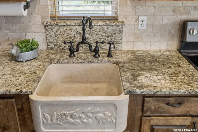 1355 BROAD OAK DR Bandera, TX 78003